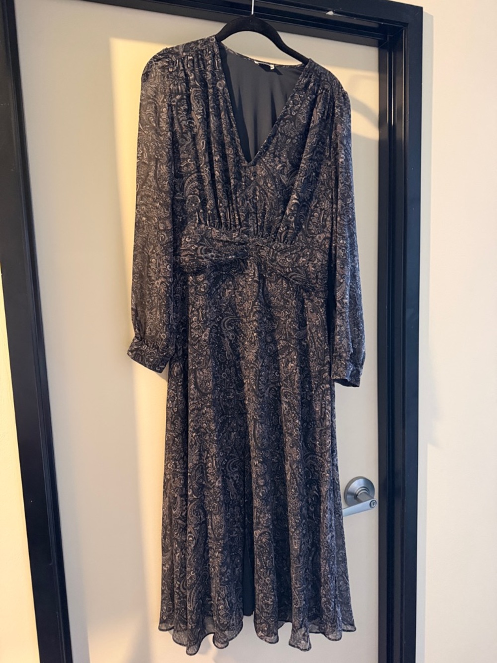 Aritzia Black Paisley Long Sleeve V-Neck Midi Dress